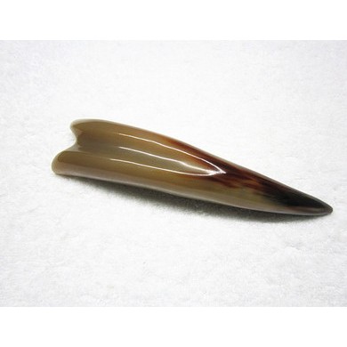 厂家销售天然整只牦牛角尖经络按摩棒，精品天然手工牛角按摩捶。