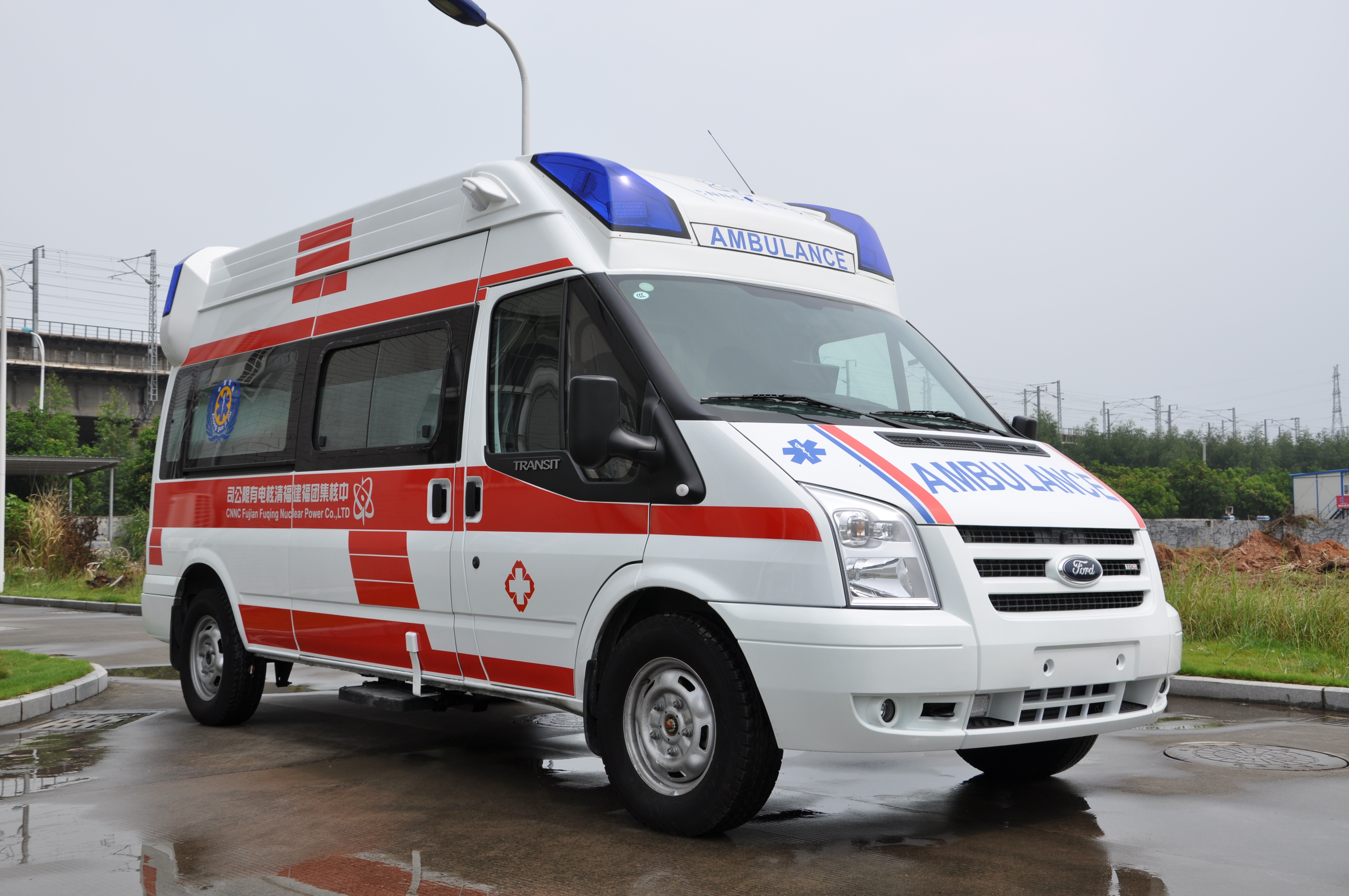 福特新世代全顺高顶V348监护型救护车